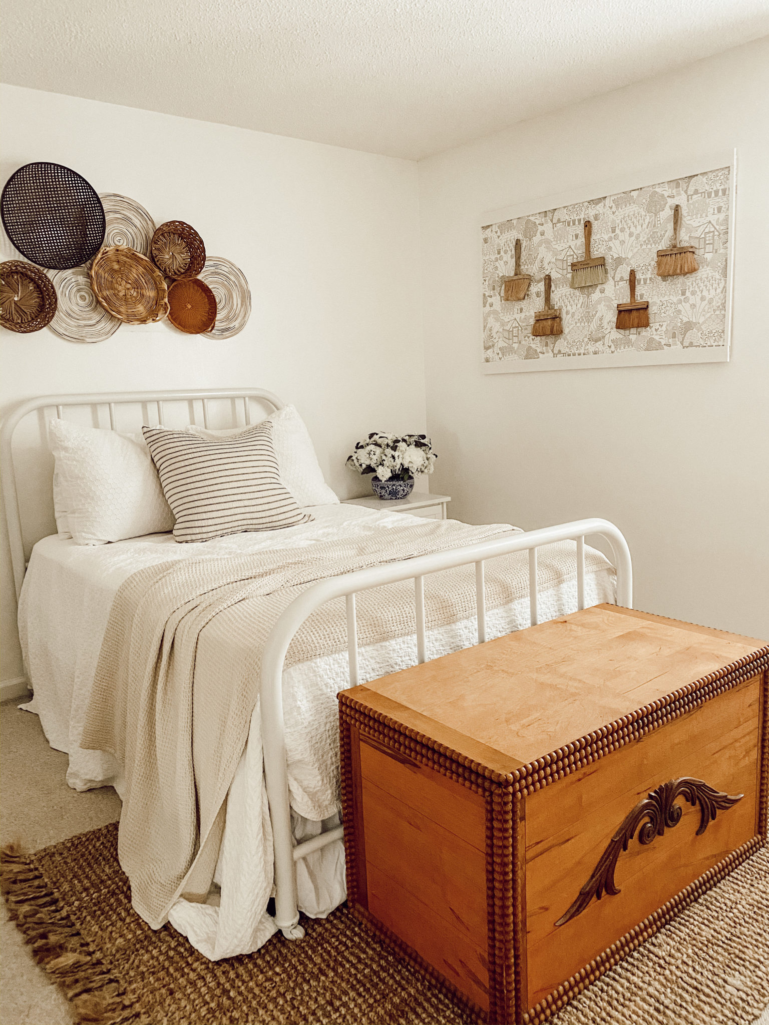 Farmhouse Guest Bedroom DIY Itty Bitty Farmhouse