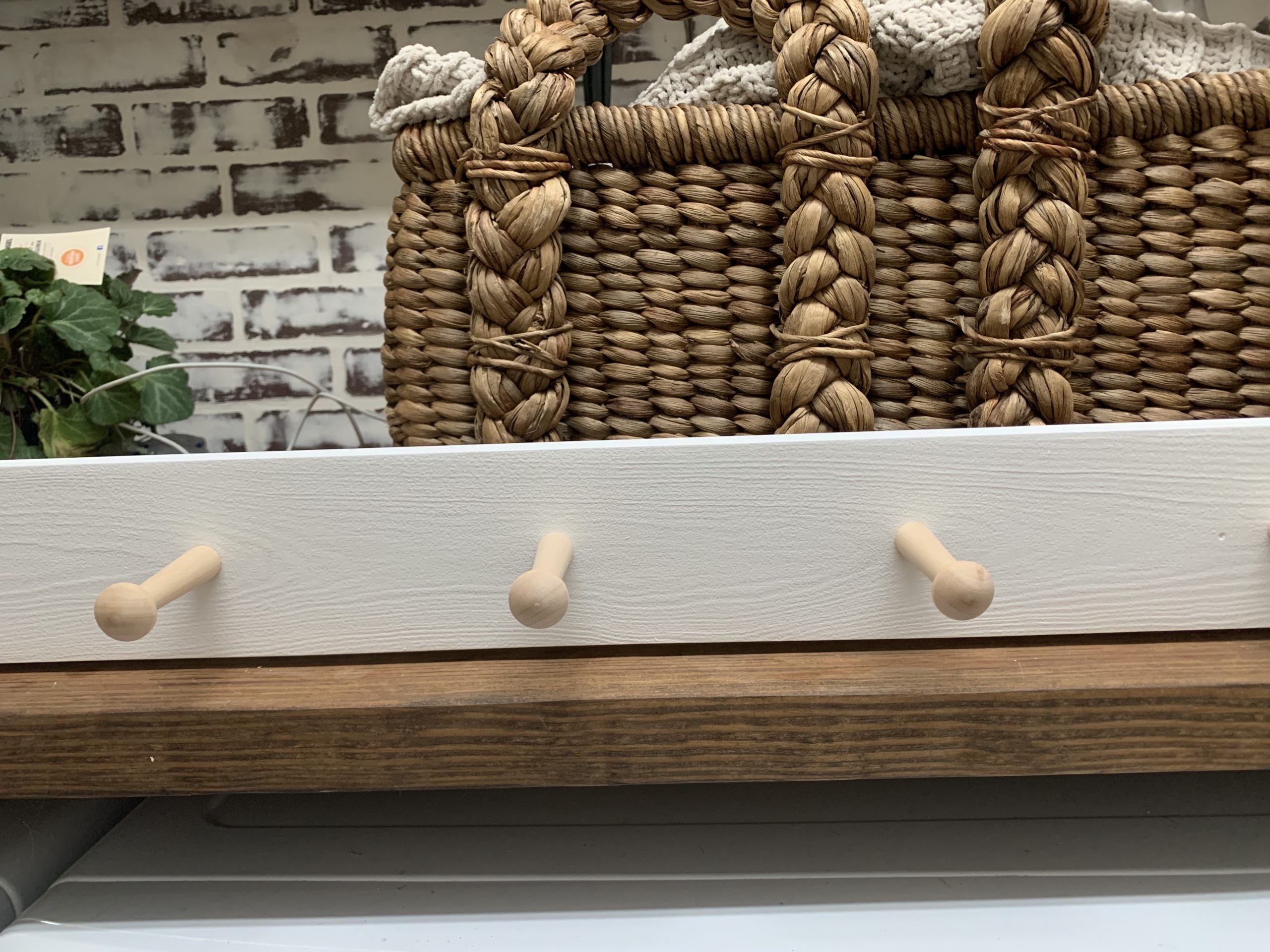 How to Make a Wooden Peg Rack with Shaker Pegs