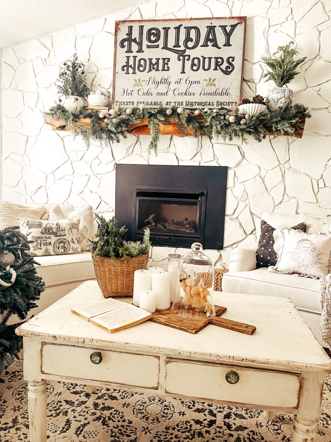 Christmas Time Is Here! - Itty Bitty Farmhouse