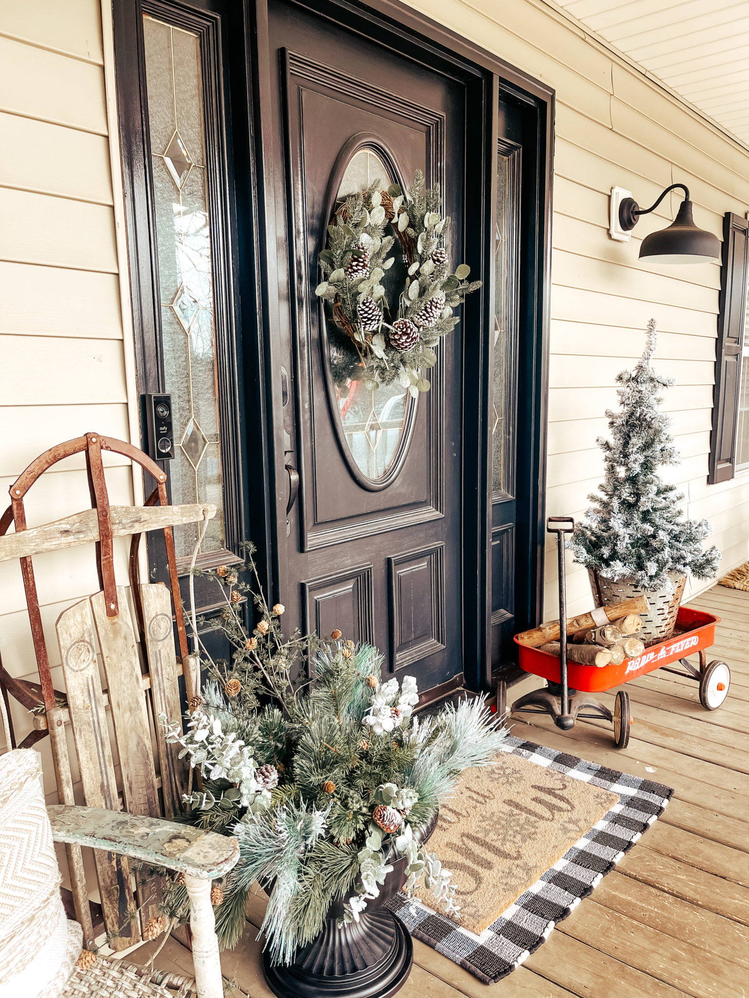 Itty Bitty Farmhouse cozy home inspo and help with social media for