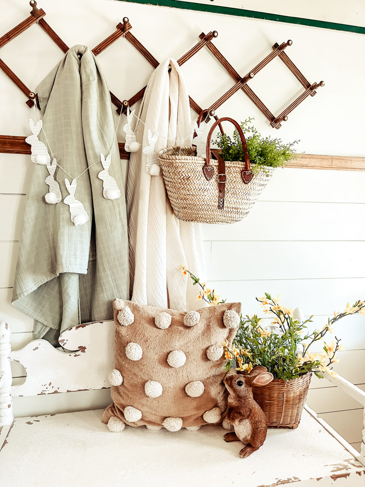 Itty Bitty Farmhouse cozy home inspo and help with social media for